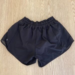 Lululemon hotty hot low rise lined short 2.5” (6)